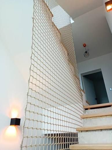 Staircase safety net along stairwell